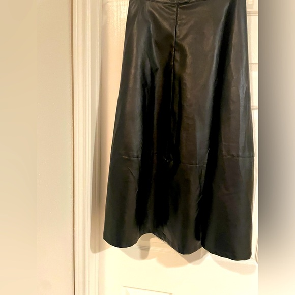 Beautiful Black, Faux leather, fully lined midi skirt! - Picture 4 of 5